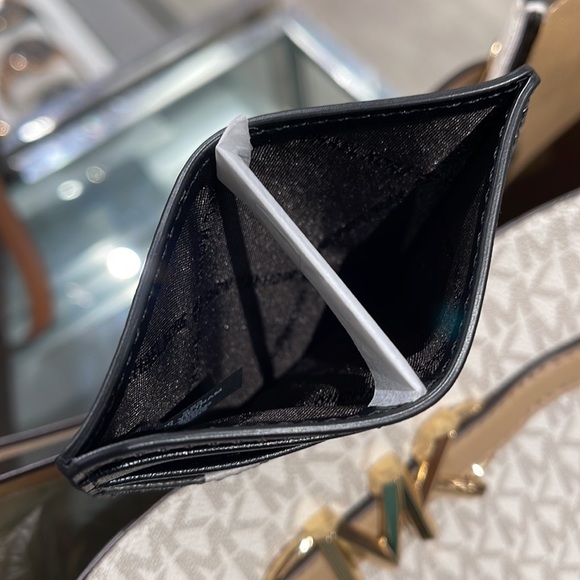 MICHAEL KORS MENS Cooper BLACK MLTI Graphic Logo Tall Card Case
NWT
BLACK MULTI - Picture 8 of 16